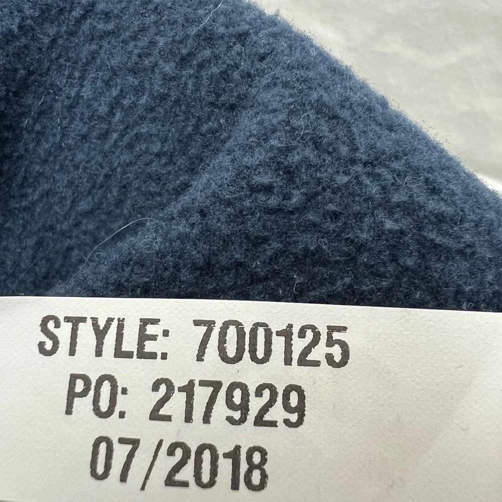 Vineyard Vines girls blue zip-up fleece vest with pockets. - Picture 11 of 11